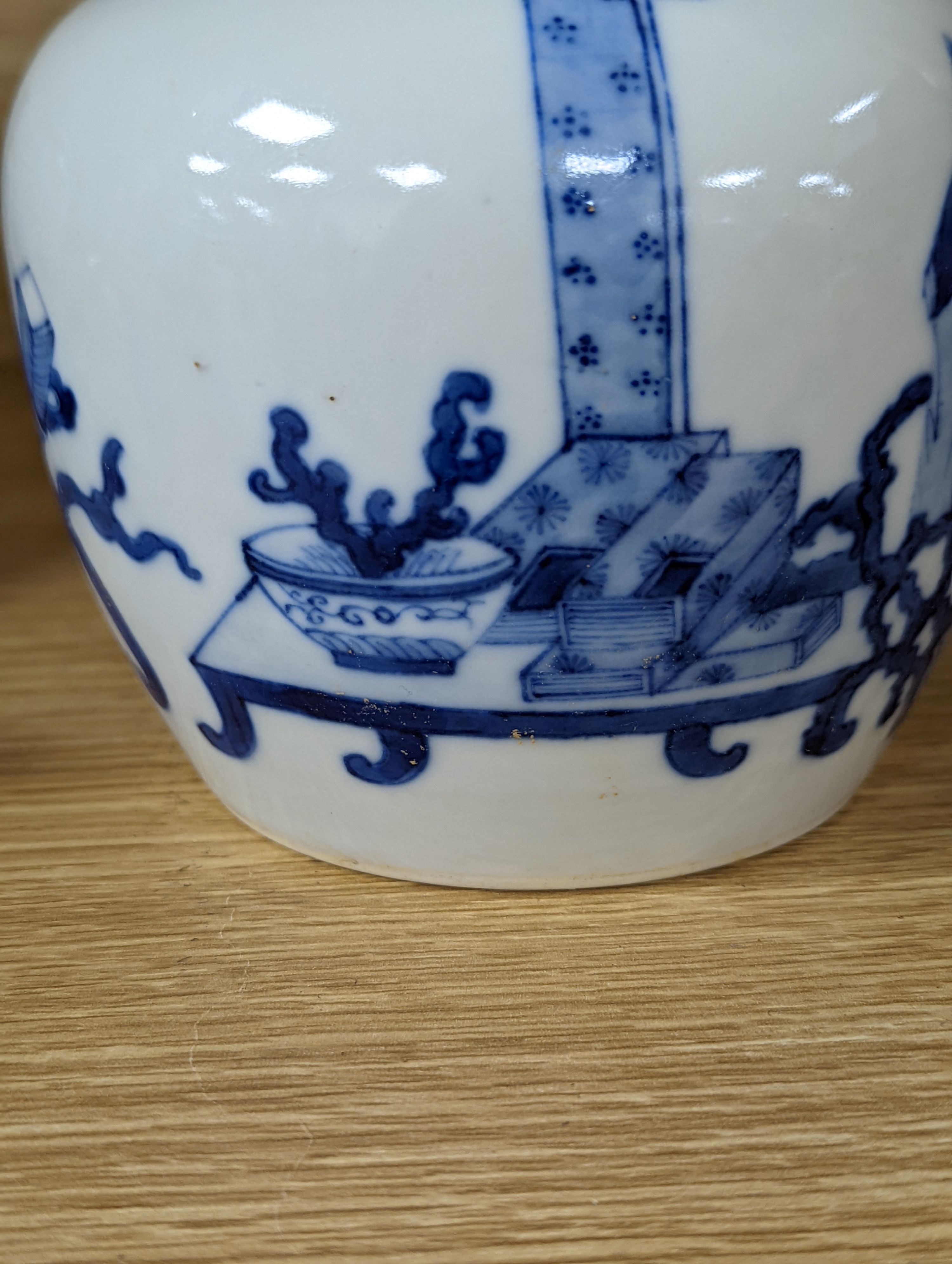 A 19th century Chinese blue and white vase, 20cm